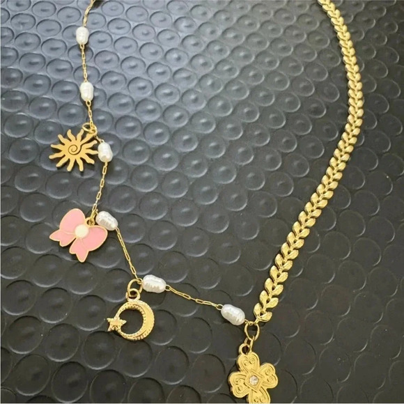 Side charmed necklace - Picture 1 of 6